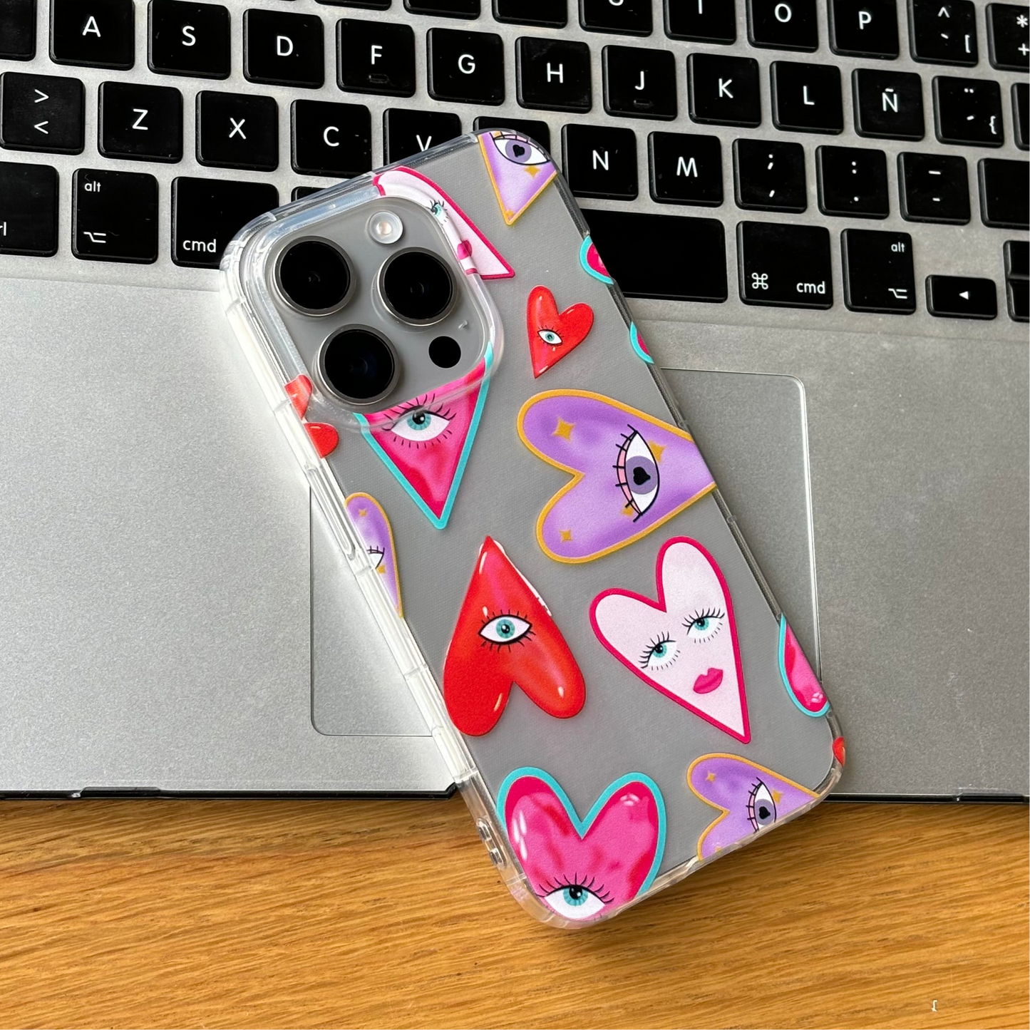 Case Ojos y Corazones Colores