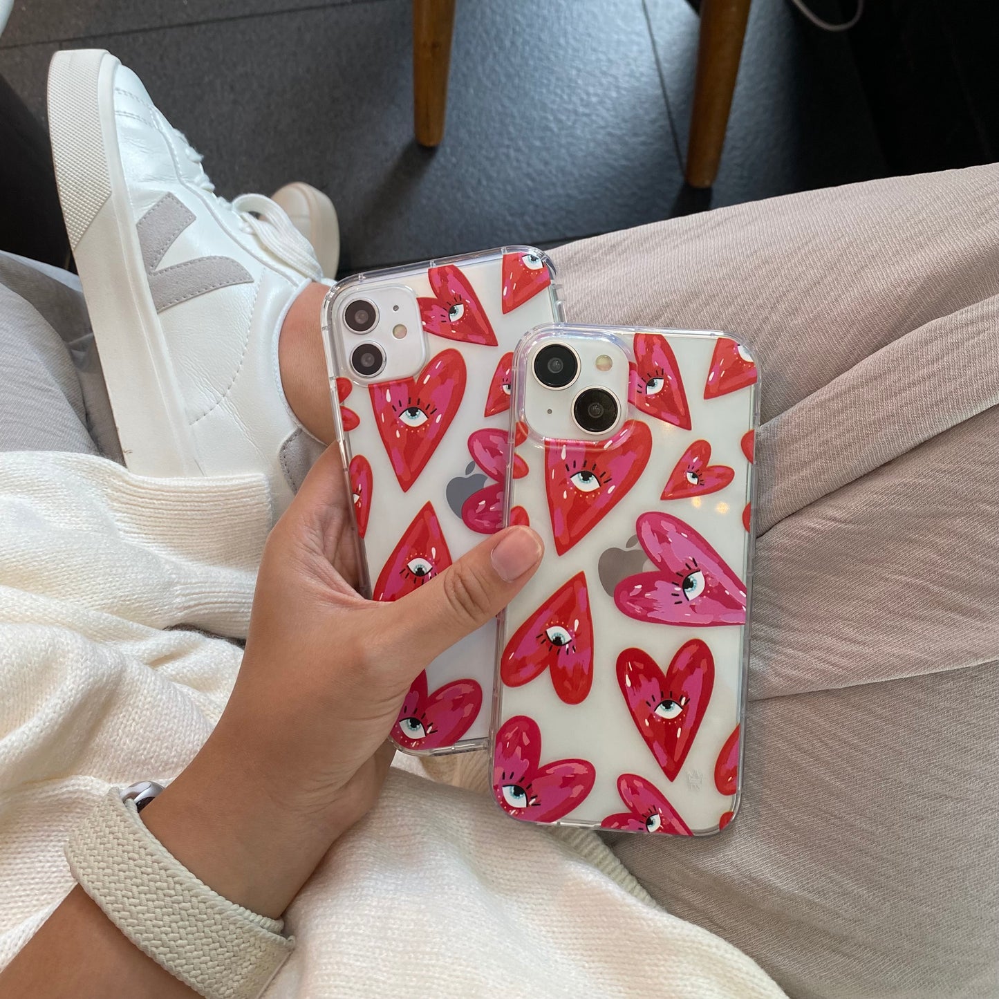 Case Corazones Rojos